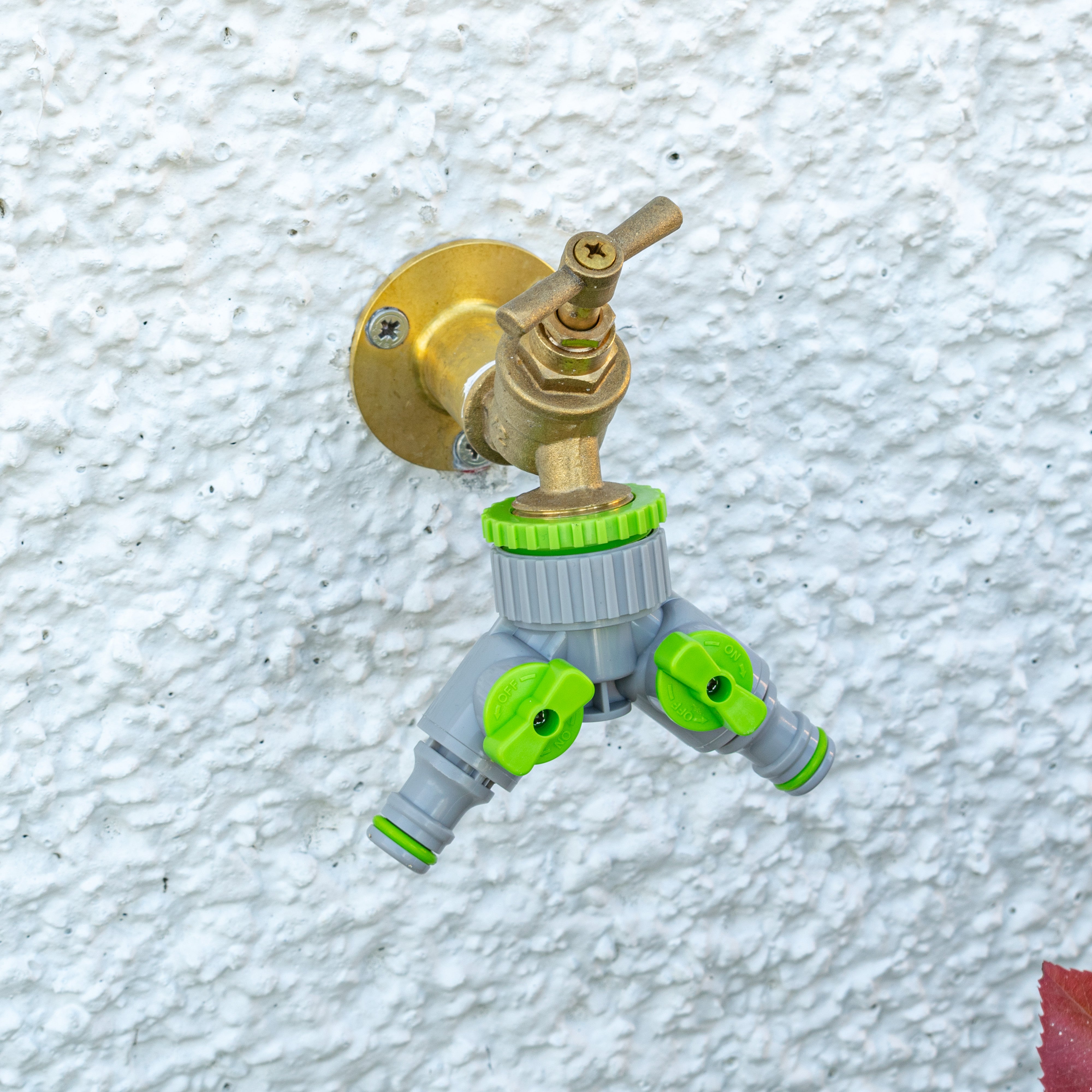 2-Way Tap Connector With Valves 1" or 3/4" BSP Female, Green/Gray