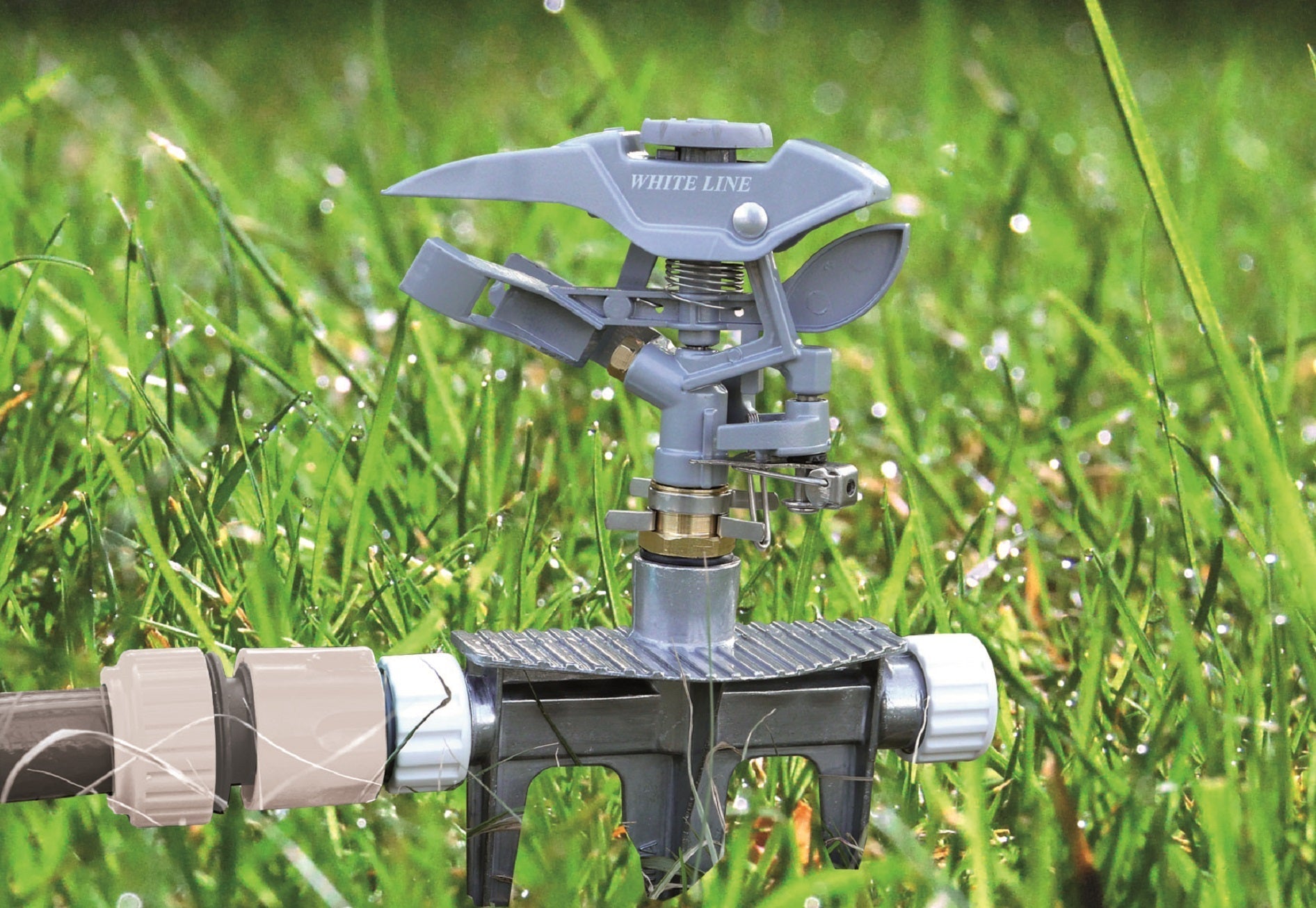 Pulsating Lawn Sprinkler - Triton White Line