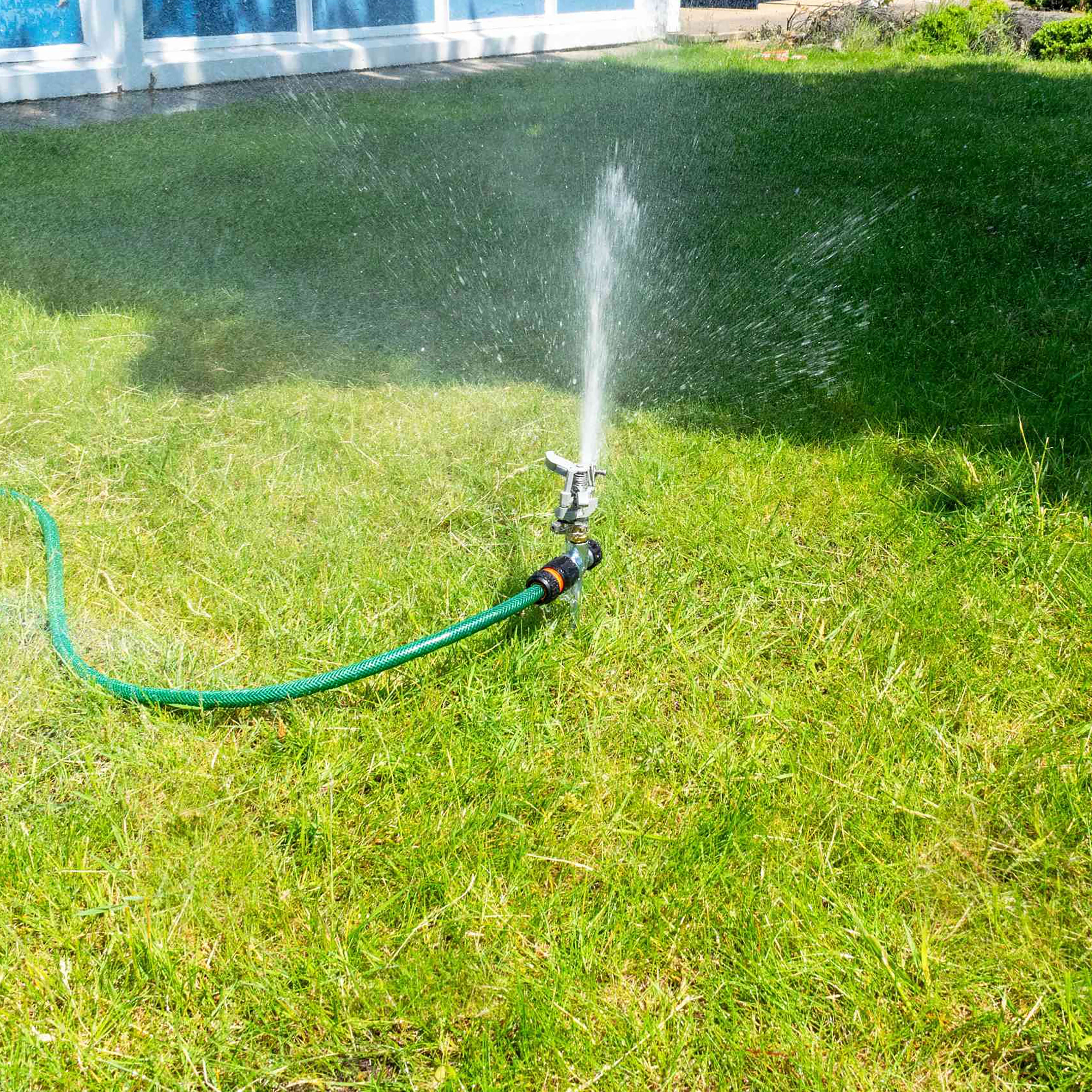 Pulsating Lawn Sprinkler - Metal with Metal Spike