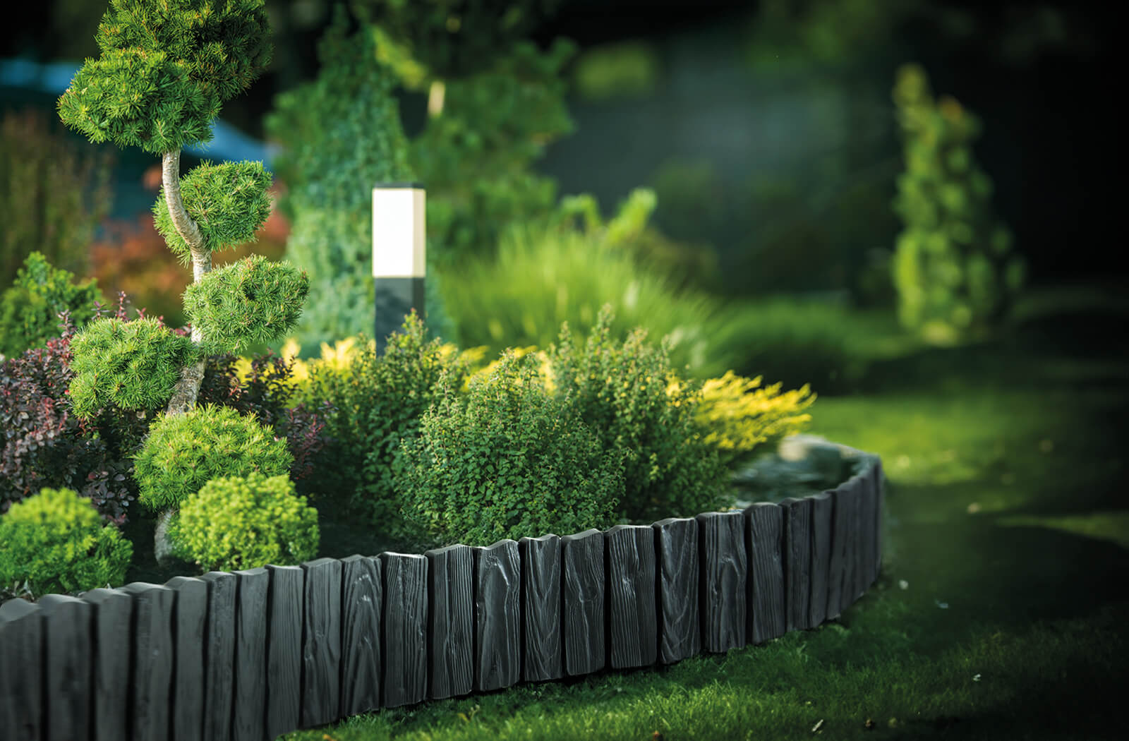 Lawn Edging, Plastic Palisade Wood Effect, 2.32m, Black