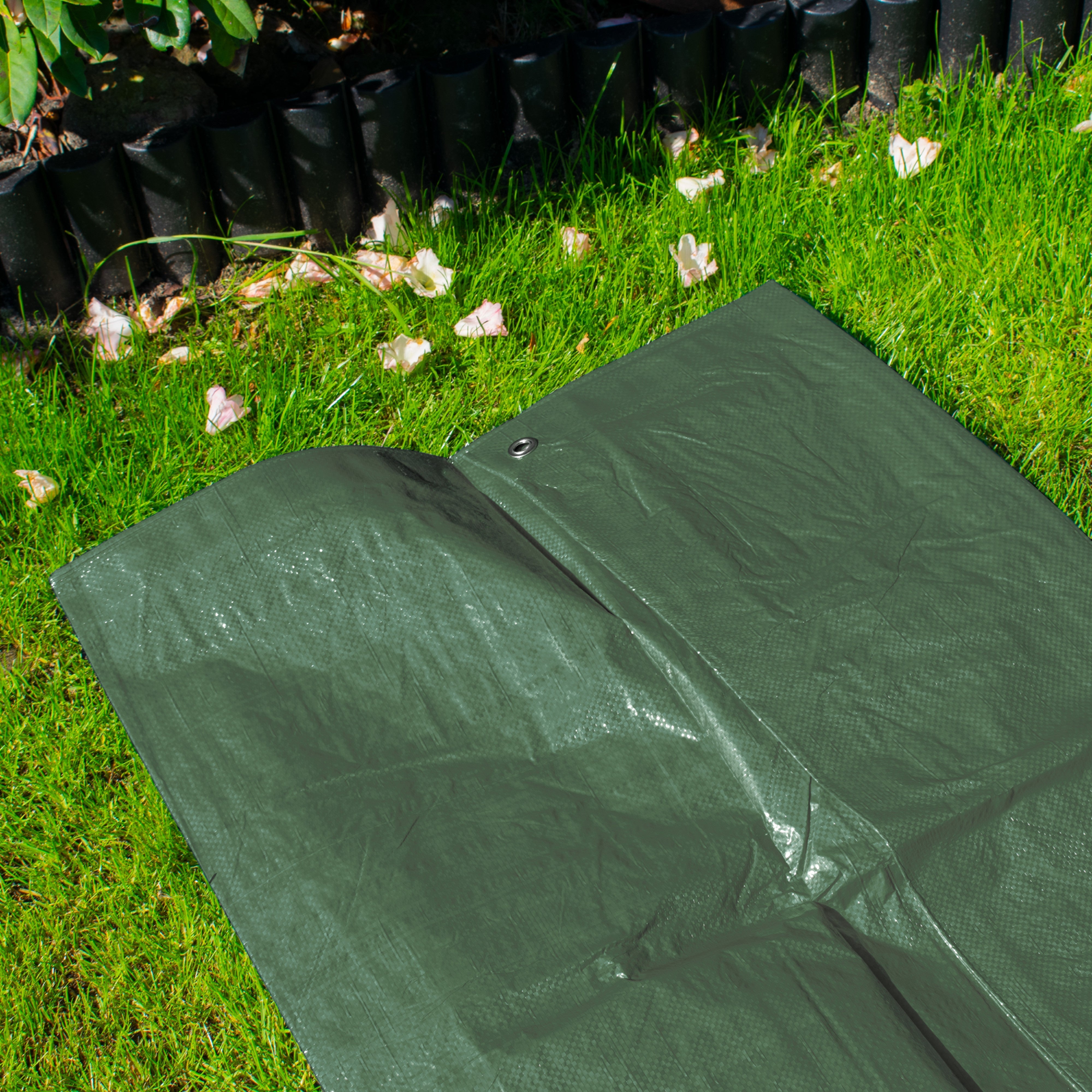 Green M-Grade Tarpaulin with 10 Metres of 6mm Bungee Rope